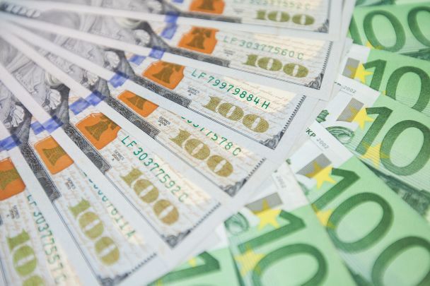 Курс валют на 12 березня: скільки коштуватимуть долар, євро і злотий