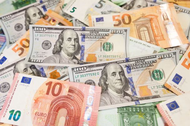 Курс валют на 15 квітня: скільки коштуватимуть долар, євро і злотий