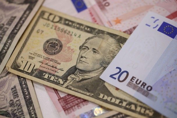 Курс валют на неділю, 2 серпня: скільки коштують долар, євро і злотий
