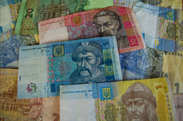 Старі гривні більше не приймають: у НБУ пояснили, які купюри вийшли з обігу