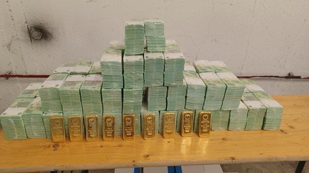 Угорщина захопила мільйони доларів і євро "Ощадбанку": чи буде дефіцит валюти в Україні